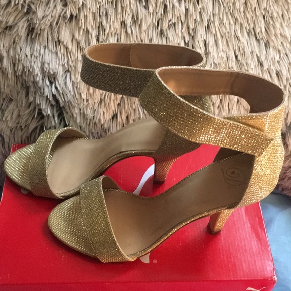 Heels - Picture 2 of 3